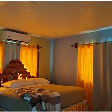 Hill View Vacational Rental Runaway Bay Extérieur photo