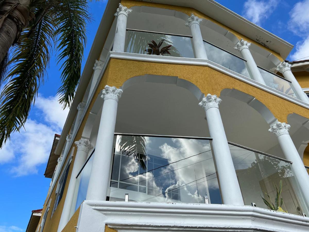 Hill View Vacational Rental Runaway Bay Extérieur photo