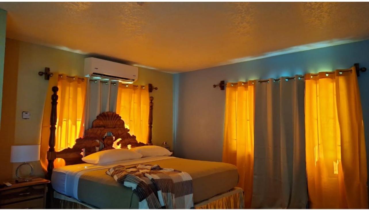 Hill View Vacational Rental Runaway Bay Extérieur photo