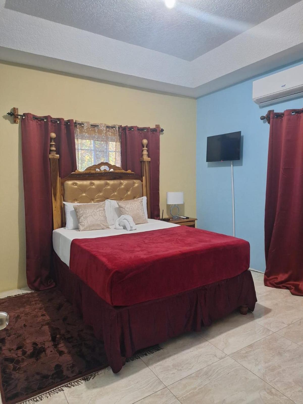 Hill View Vacational Rental Runaway Bay Extérieur photo